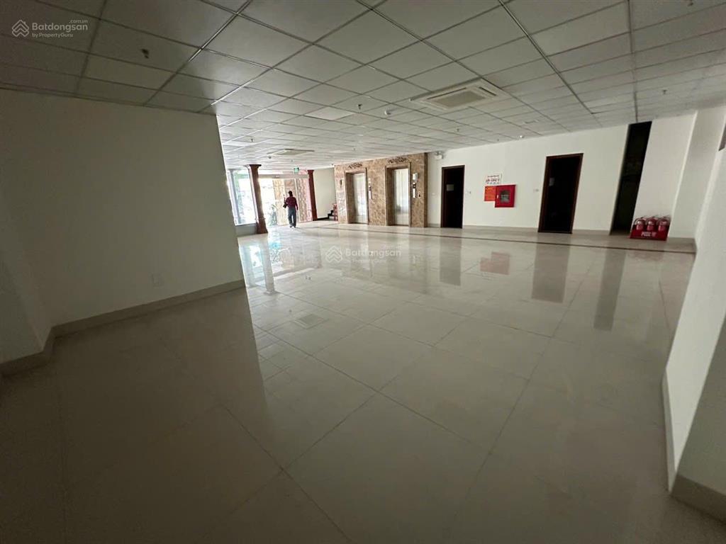 Cho thuê nhà mặt phố trần khát chân, dt 200m2x2 tầng + hầm, mt 8m nở hậu, giá 180tr,  0968 896 ***