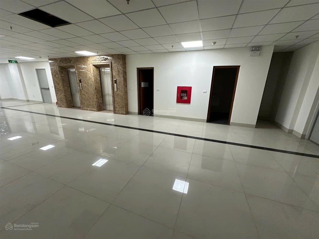 Cho thuê nhà mặt phố trần khát chân, dt 200m2x2 tầng + hầm, mt 8m nở hậu, giá 180tr,  0968 896 ***