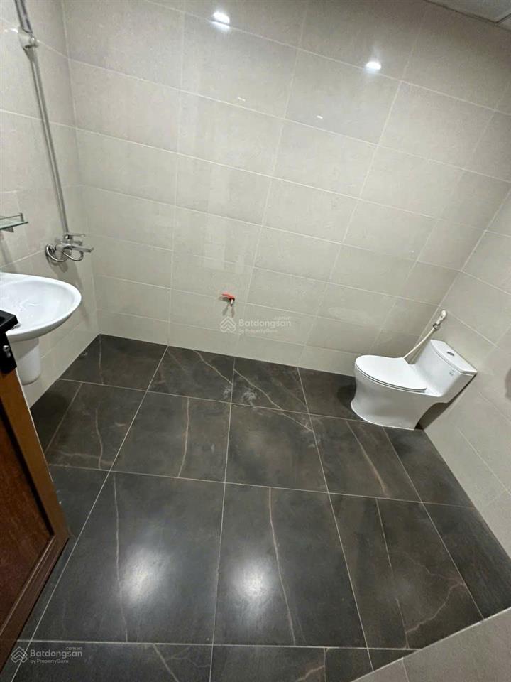 Cho thuê nhà mặt phố trần khát chân, dt 200m2x2 tầng + hầm, mt 8m nở hậu, giá 180tr,  0968 896 ***