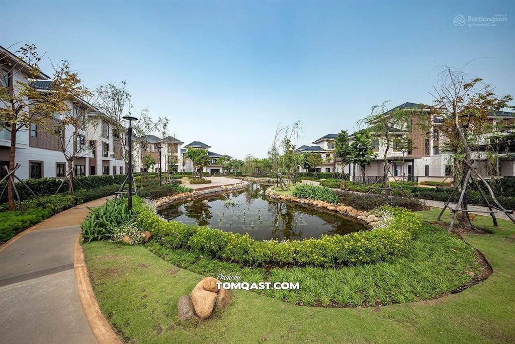 Bán biệt thự đơn lập kiểu pháp vị trí góc siêu đẹp, mặt tiền đường lớn 30m, giá tốt dự án