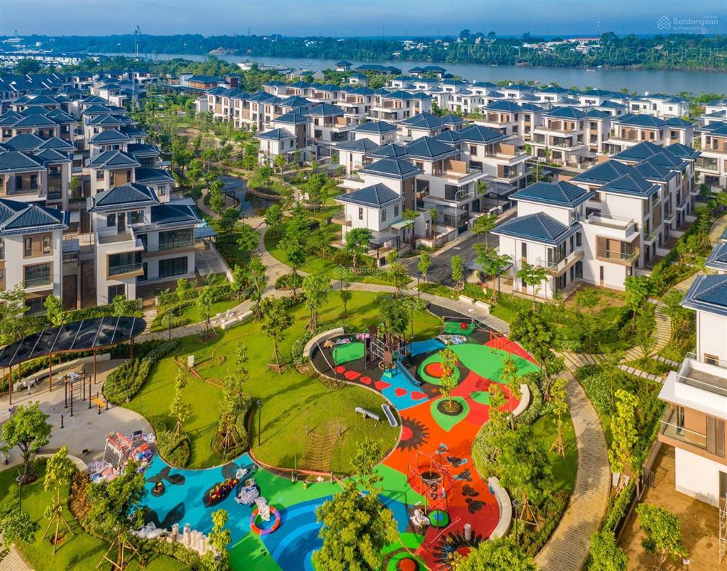 Bán biệt thự đơn lập kiểu pháp vị trí góc siêu đẹp, mặt tiền đường lớn 30m, giá tốt dự án