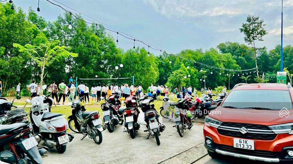 Cần bán căn shophouse ngay trục đường lớn cạnh trường đh quốc tế việt đức  bến cát 0975 362 ***