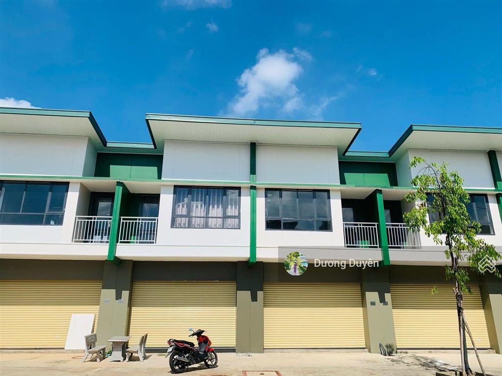 Cần bán căn shophouse ngay trục đường lớn cạnh trường đh quốc tế việt đức  bến cát 0975 362 ***