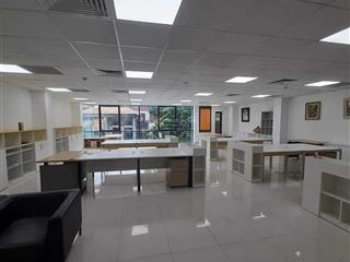 Cho thuê văn phòng tại tòa nhà buildin tại phố dịch vọng hậu, dt 130m2 giá thuê 250k/m2 bàn giao ng