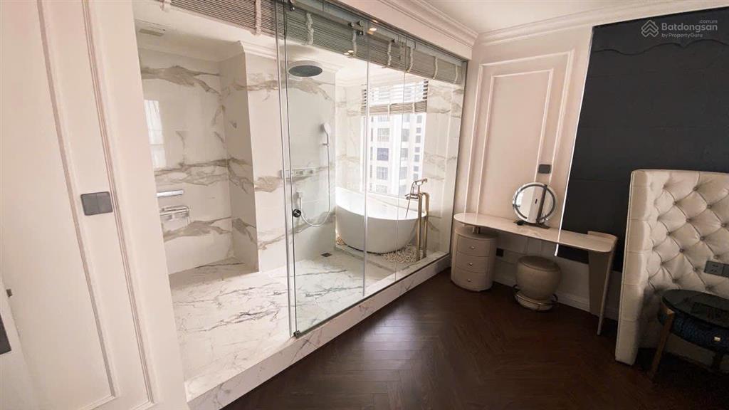 Góc bán nhà chuyển nhượng gấp căn hộ 4 phòng ngủ tòa park 3, nội thất hiện đại. giá thương lượng!