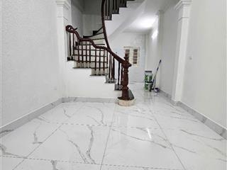 Khu phân lô đầm trấu  36m2 x 5 tầng 1 tum  6 ngủ  khu dân trí cao, nhiều văn phòng