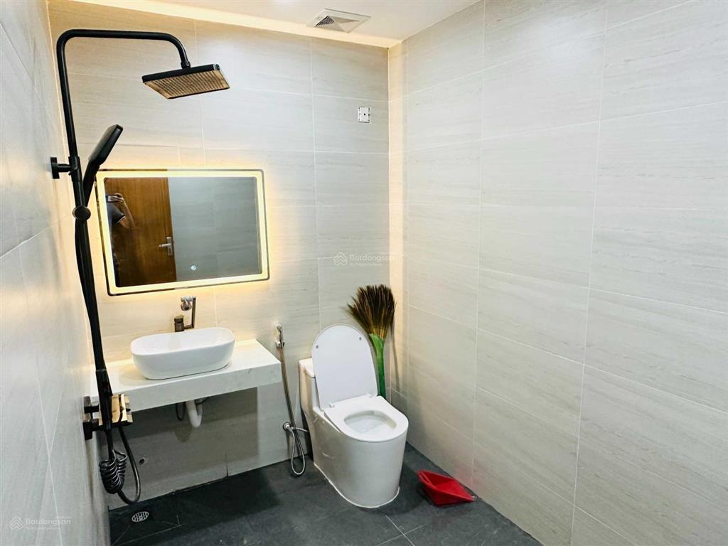 Gia đình tôi cần bán căn 80.3m2 tầng 9 dự án hà nội center point ban công view lê văn lương