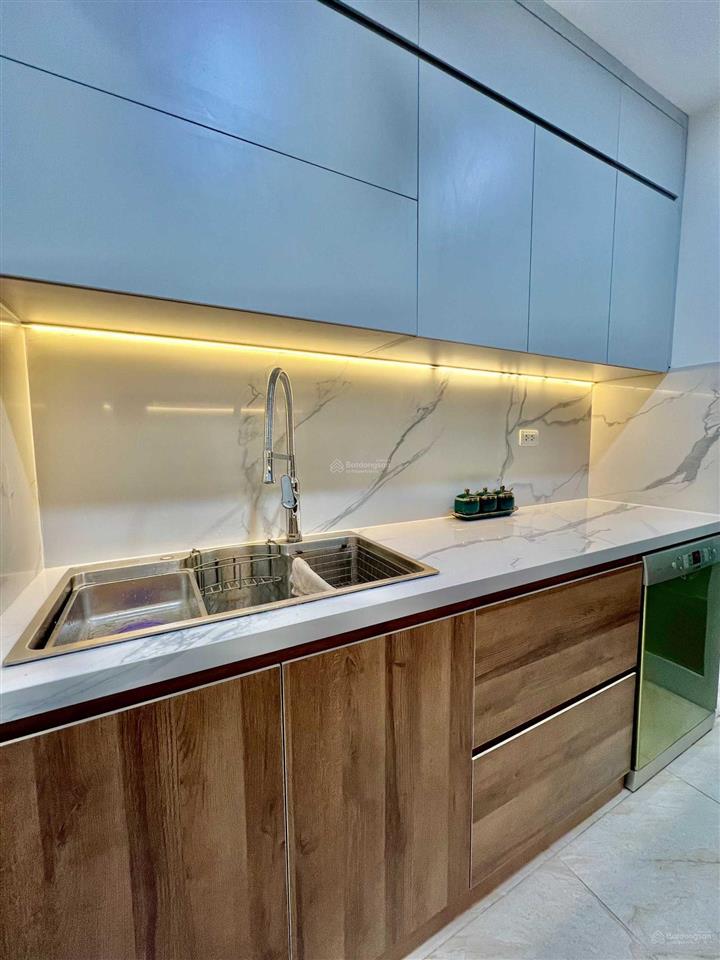 Gia đình tôi cần bán căn 80.3m2 tầng 9 dự án hà nội center point ban công view lê văn lương