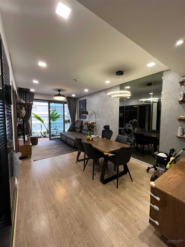 Gia đình tôi cần bán căn 80.3m2 tầng 9 dự án hà nội center point ban công view lê văn lương