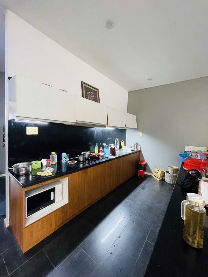  Cần bán gấp nhà mặt tiền đường Lê Văn Việt.p TNPA. Q9,185m2..,3tầng 17 tỷ