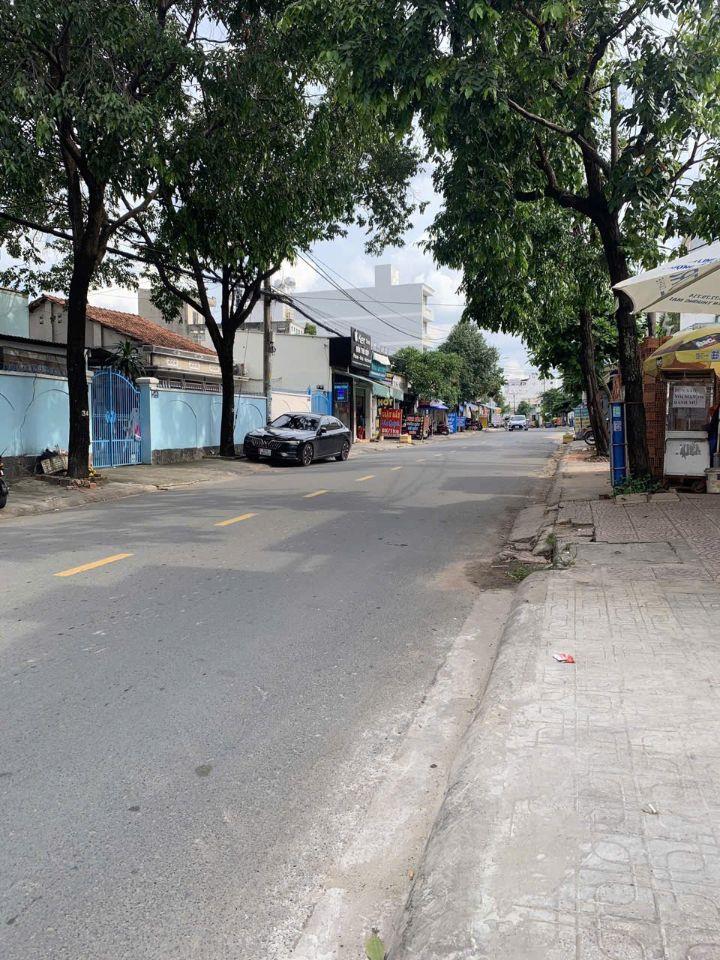Cần bán gấp nhà mặt đường Làng Tăng Phú phường Tăng Nhơn Phú A Q9…79m2,…1 tầng lầu  giá chỉ 9,5 tỷ .