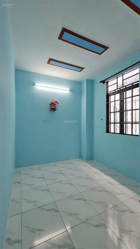 Nhà lầu mới tinh, 4 phòng ngủ, sổ hồng riêng, cách đường nhựa 50m, giá 1,82 tỉ