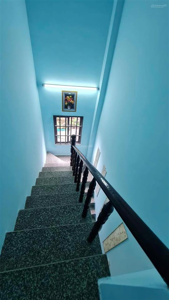Nhà lầu mới tinh, 4 phòng ngủ, sổ hồng riêng, cách đường nhựa 50m, giá 1,82 tỉ