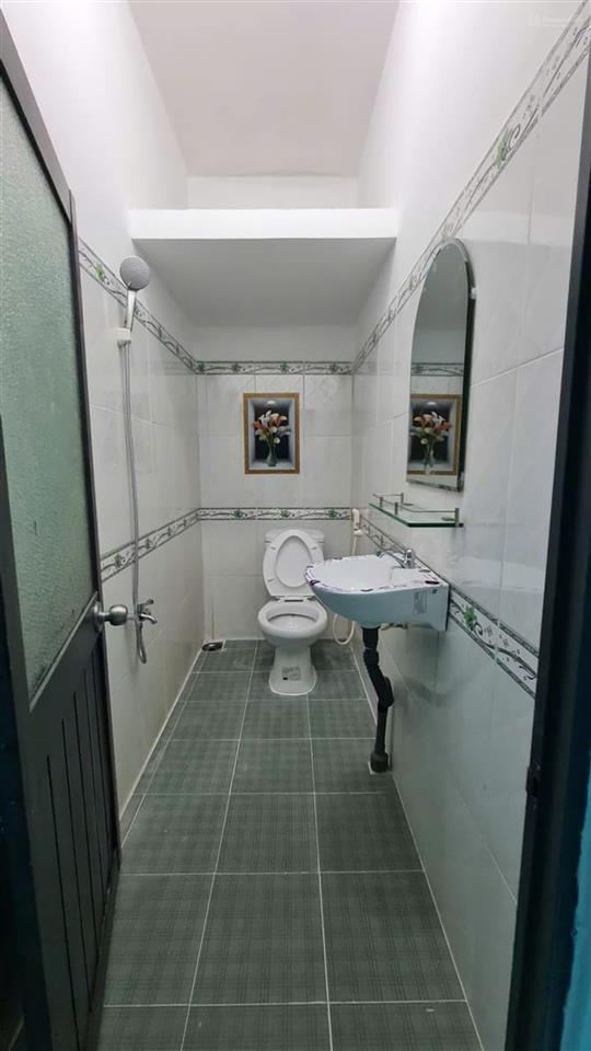Nhà lầu mới tinh, 4 phòng ngủ, sổ hồng riêng, cách đường nhựa 50m, giá 1,82 tỉ