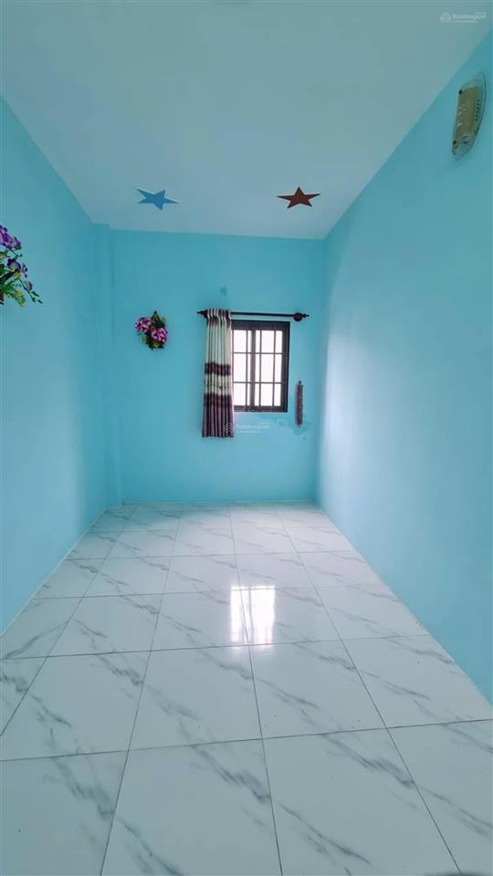 Nhà lầu mới tinh, 4 phòng ngủ, sổ hồng riêng, cách đường nhựa 50m, giá 1,82 tỉ