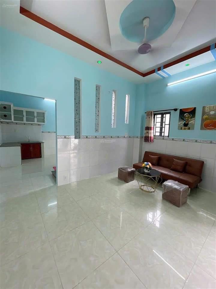 Nhà lầu mới tinh, 4 phòng ngủ, sổ hồng riêng, cách đường nhựa 50m, giá 1,82 tỉ