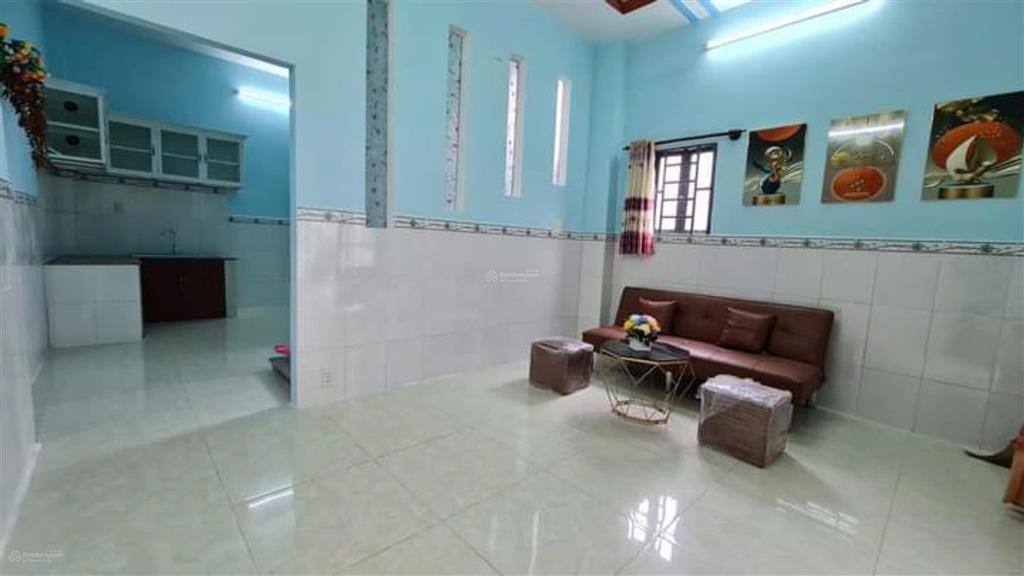 Nhà lầu mới tinh, 4 phòng ngủ, sổ hồng riêng, cách đường nhựa 50m, giá 1,82 tỉ