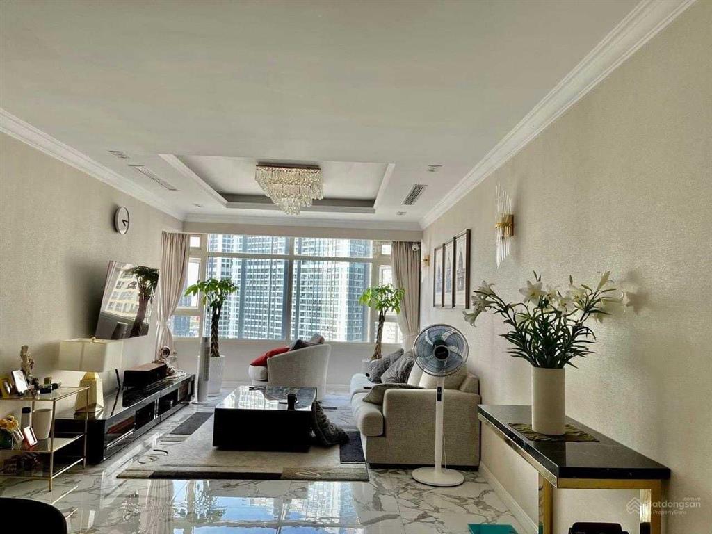 Bán nhanh căn 3pn + 1 phòng kho 135m2 giá tốt chỉ 10,8 tỷ full nội thất
