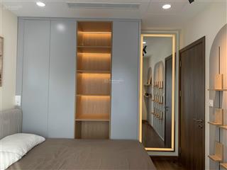 Chính chủ bán căn hộ 119m2, 3 phòng ngủ, 2 vệ sinh, nhà đẹp full đồ, chung cư n09b1 thành thái