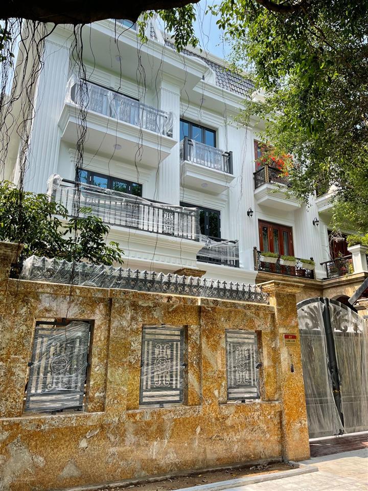 Gia đình tôi cần bán biệt thự 300m2 căn góc m0708 an khang villa nam cường. gần hồ công viên 12ha