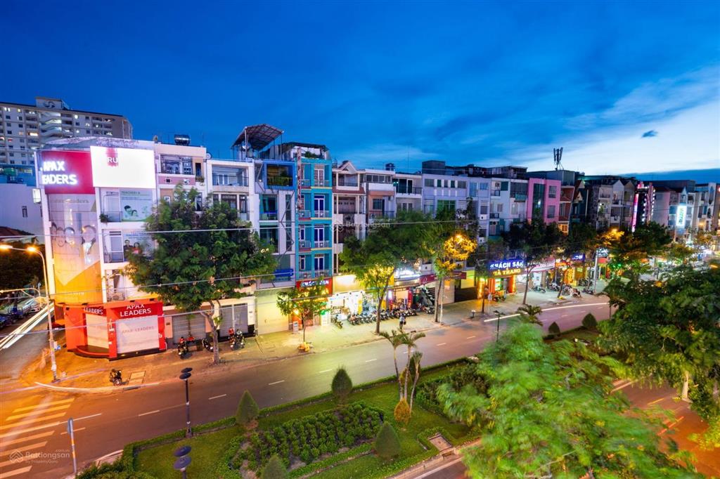 Cho thuê mặt tiền số 190 phan xích long, quận phú nhuận, dt 12x35m, 1 trệt 1 lầu, dtsd 600m2