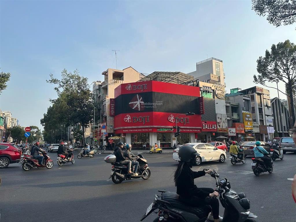 Góc 2mt 231 đường 3/2, p10, quận 10. dt 12x18m. t 2l st. dtsd 650m²