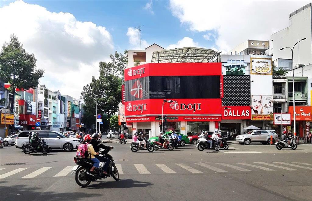 Góc 2mt 231 đường 3/2, p10, quận 10. dt 12x18m. t 2l st. dtsd 650m²