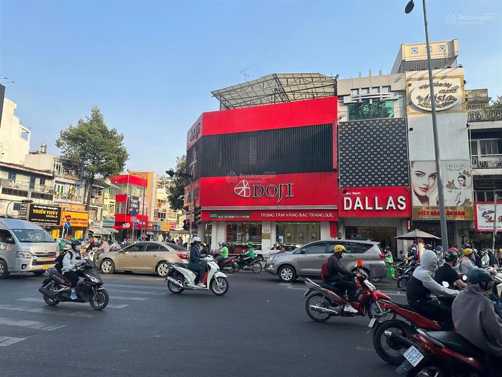 Góc 2mt 231 đường 3/2, p10, quận 10. dt 12x18m. t 2l st. dtsd 650m²