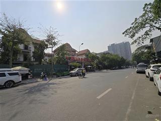Bán nhà mặt phố hạ yên quyết, cầu giấy. biệt thự 400m2 mặt tiền 17.4m phố cực hiếm nhà bán
