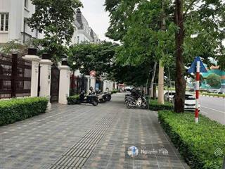 Chính chủ bán biệt thự embassy garden 226m2 mặt đường xuân tảo, kinh doanh sầm uất, sổ đỏ sẵn