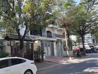 Bán nhà mặt tiền đường số, p. phú thuận, q7, 137m2, 7,6m x 18m, 3 tầng chỉ 20 tỷ!