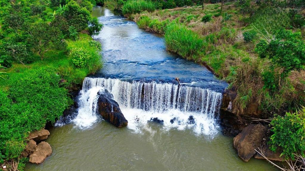 Bán đất view thác đẹp, 2ha, cách chợ quảng tín 4km, giá 5.5 tỷ
