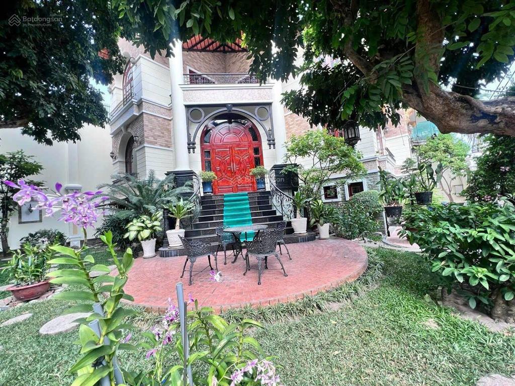 Tôi cần bán villa đc 1073/5 cmt8, bề ngang 29m dài 20m, đã xin giấy tách được 5 thửa, giá 99 tỷ