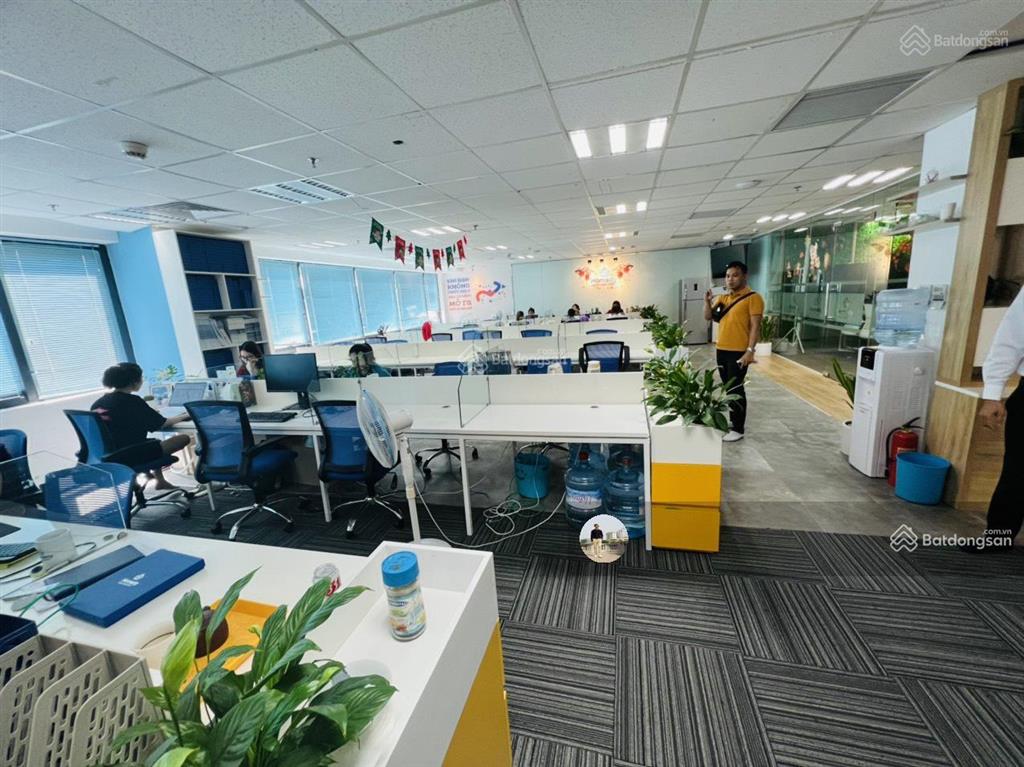 Nhượng văn phòng thuê 200m2 cắt từ 80m2 sẵn nội thất có thể lấy hapulico vũ trọng phụng