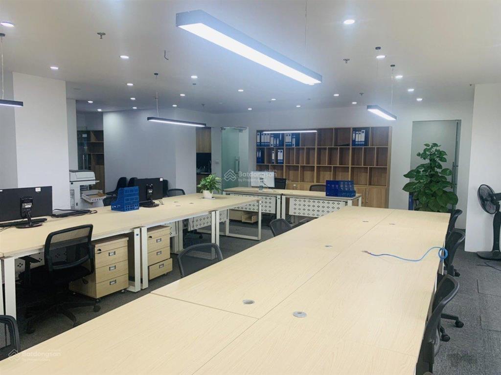 Bql cho thuê vp n04 udic hoàng đạo thúy 200m2 cắt từ 80m2 sẵn bàn ghế đẹp vào được luôn
