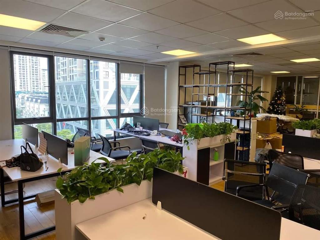 Bql cho thuê vp n04 udic hoàng đạo thúy 200m2 cắt từ 80m2 sẵn bàn ghế đẹp vào được luôn