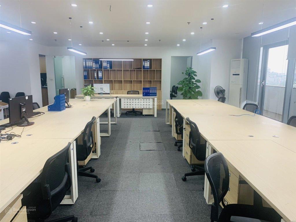 Bql cho thuê vp n04 udic hoàng đạo thúy 200m2 cắt từ 80m2 sẵn bàn ghế đẹp vào được luôn