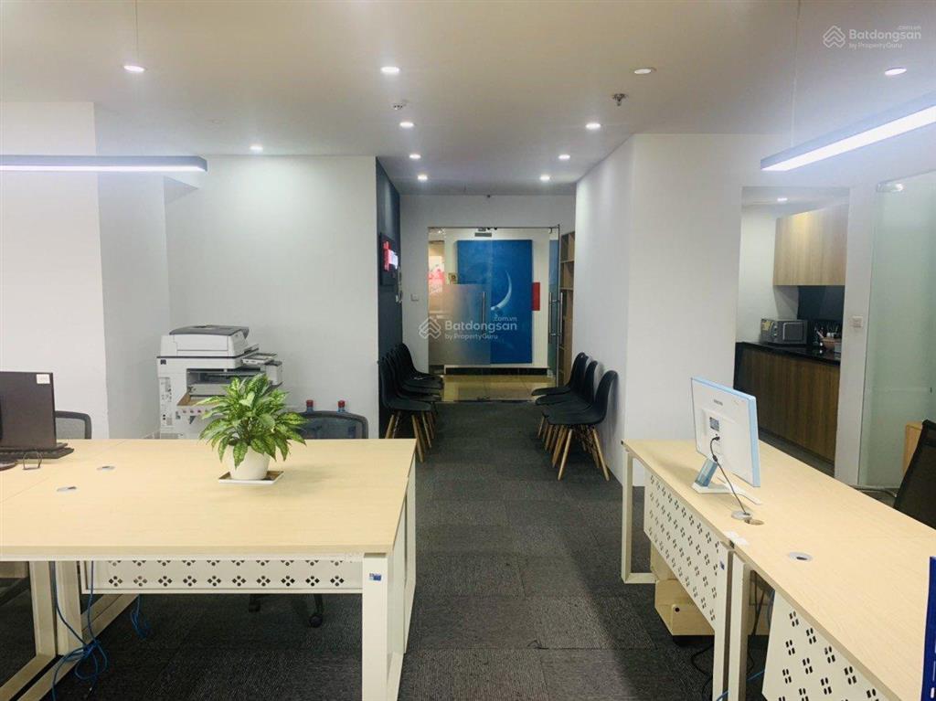 Bql cho thuê vp n04 udic hoàng đạo thúy 200m2 cắt từ 80m2 sẵn bàn ghế đẹp vào được luôn