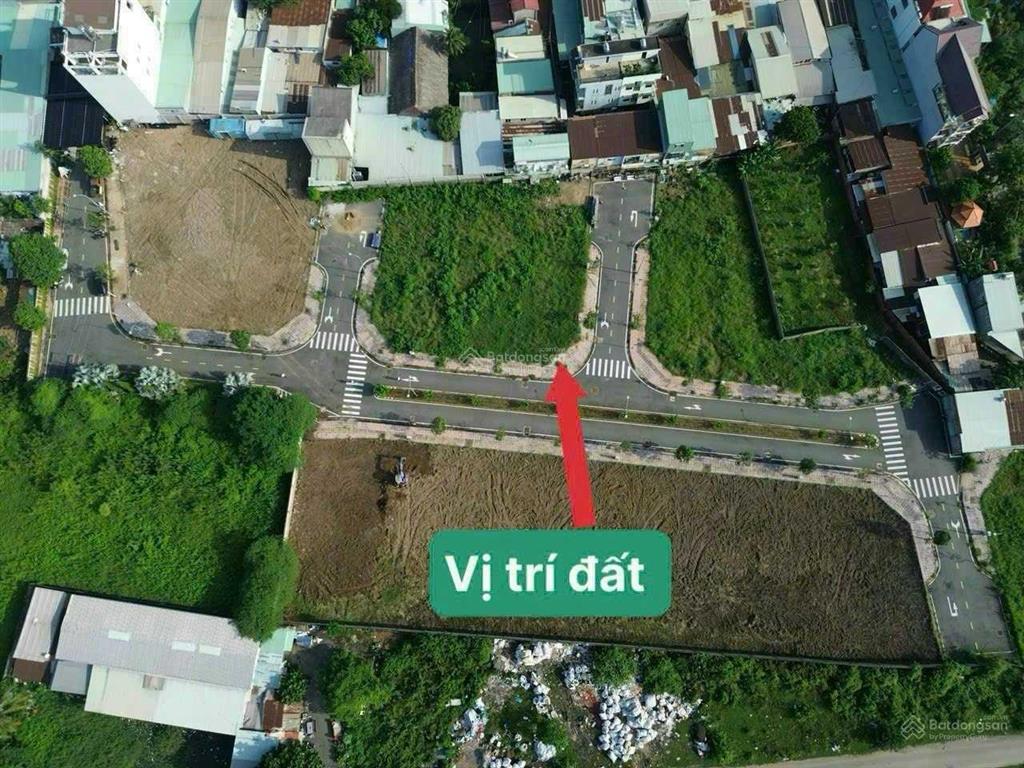 Chính chủ bán 3 lô liền kề. dt 5mx25m ngay gần chợ thạnh phú mặt tiền trục chính đường hương lộ 6