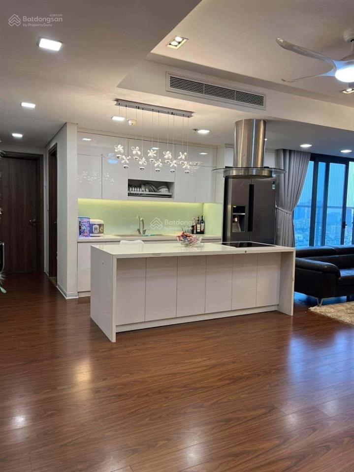 Gia đình cần bán căn góc 2 ngủ 72m2 tại rivera park. giá 6.9 tỷ. 0918 999 ***