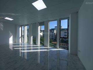 Cho thuê văn phòng 120m2 phố duy tân tòa nhà văn phòng chuyên nghiệp