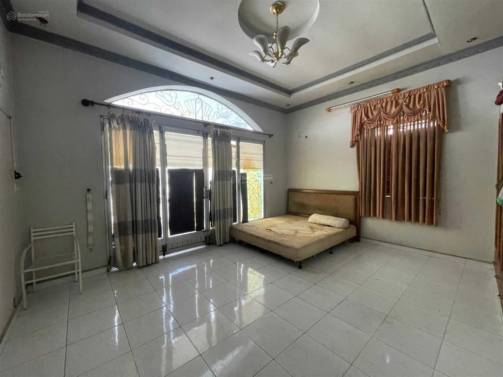 Cho thuê nhà mặt tiền trần văn đang, quận 3. dt 15x25m. 1 trệt 2 lầu. dtsd 1.900m2
