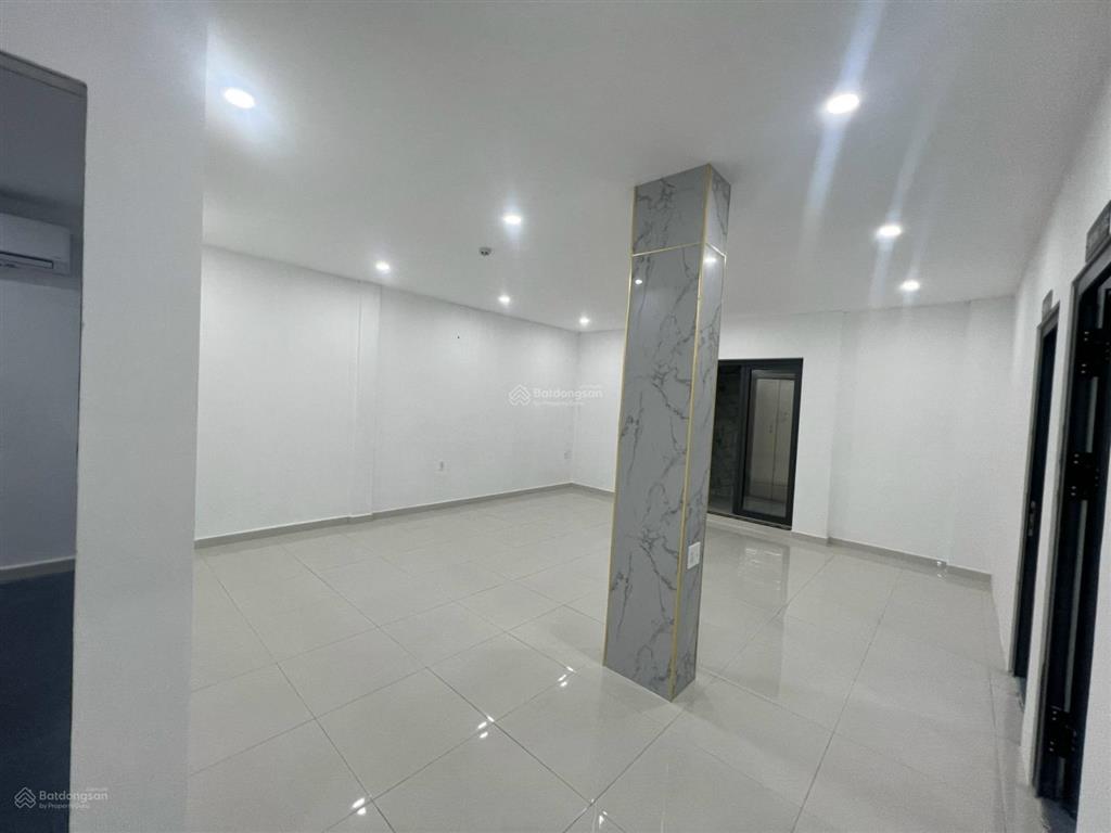 Cho thuê nhà mặt tiền thái văn lung, quận 1. dt 8x30m. 1 trệt 2 lầu. dtsd 380m2