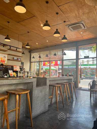 Cho thuê góc 2mt 184 nguyễn xí, phường 26, quận bình thạnh. dt 11x34m. trệt. dt 374m2