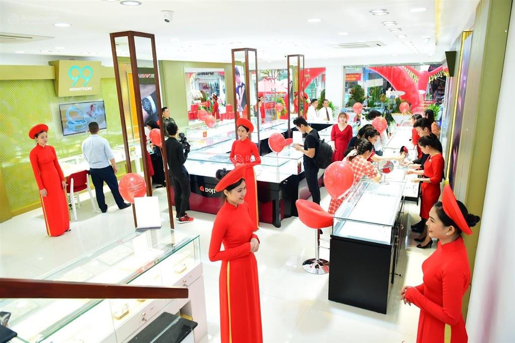 Cho thuê nhà mặt tiền đường lê thánh tôn, phường bến thành, quận 1. diện tích 8x20m