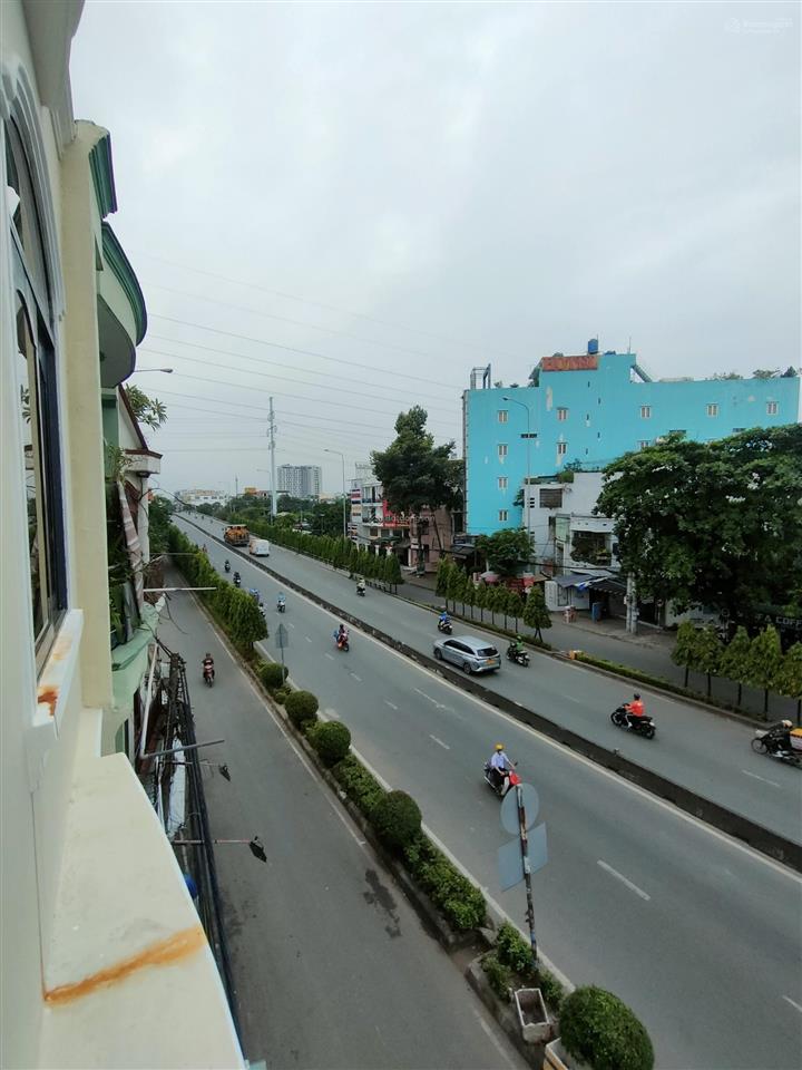 Bán nhà mặt tiền hà huy giáp. 3 căn liền kề nhau, tổng chiều ngang 15,5m, tổng diện tích đất 208m2