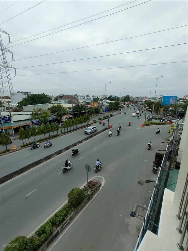 Bán nhà mặt tiền hà huy giáp. 3 căn liền kề nhau, tổng chiều ngang 15,5m, tổng diện tích đất 208m2