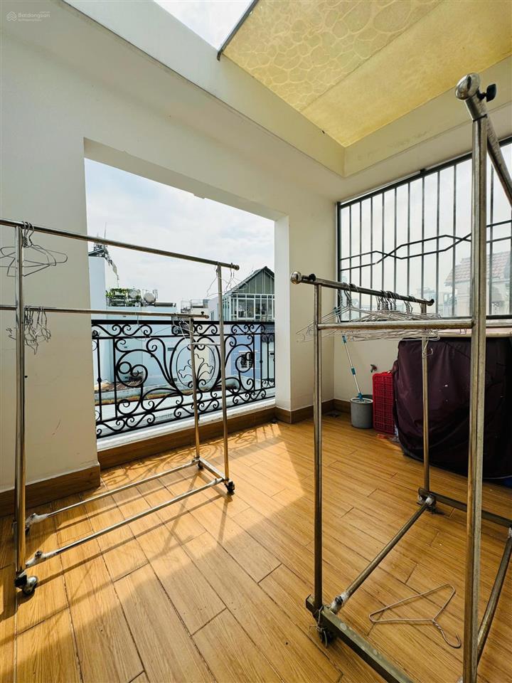 Bán nhà mới đường tô hiến thành. 4m x 11m. 5 tầng tặng full nội thất. giá 8.7 tỷ tl