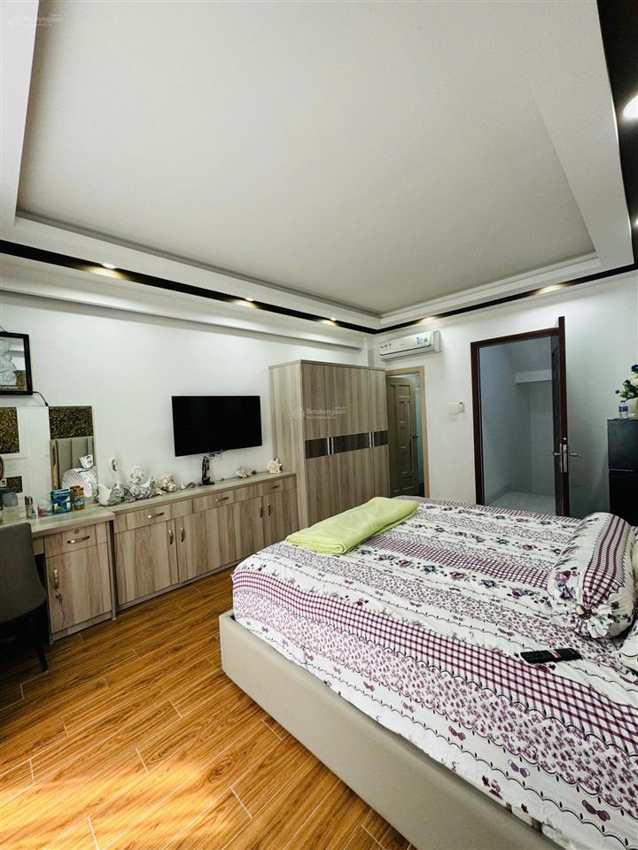 Bán nhà mới đường tô hiến thành. 4m x 11m. 5 tầng tặng full nội thất. giá 8.7 tỷ tl