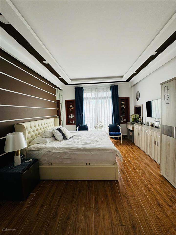 Bán nhà mới đường tô hiến thành. 4m x 11m. 5 tầng tặng full nội thất. giá 8.7 tỷ tl